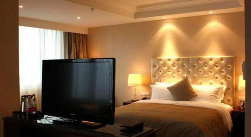 Bed in Dongfang Jianguo Hotel Wuhan