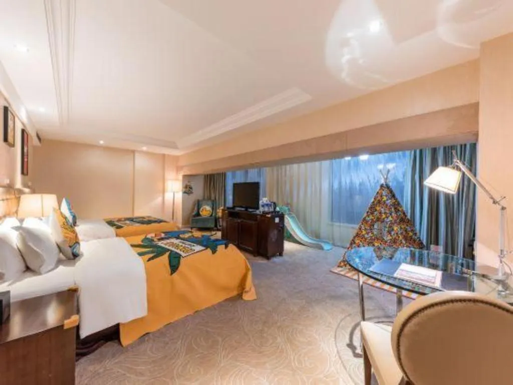 Bed in Dongfang Jianguo Hotel Wuhan