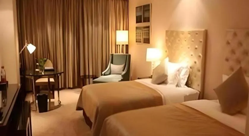 Bed in Dongfang Jianguo Hotel Wuhan