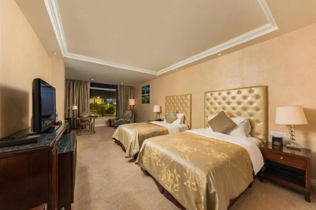 Bed in Dongfang Jianguo Hotel Wuhan