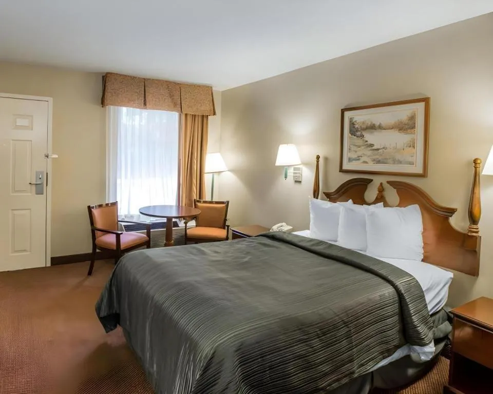 Bed in Quality Inn Reidsville Hwy 29