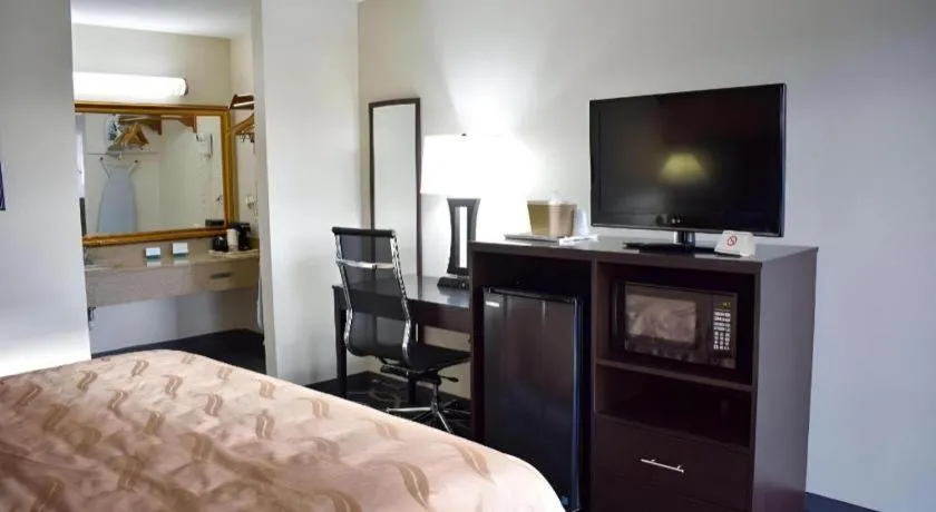 Bed in Quality Inn Reidsville Hwy 29