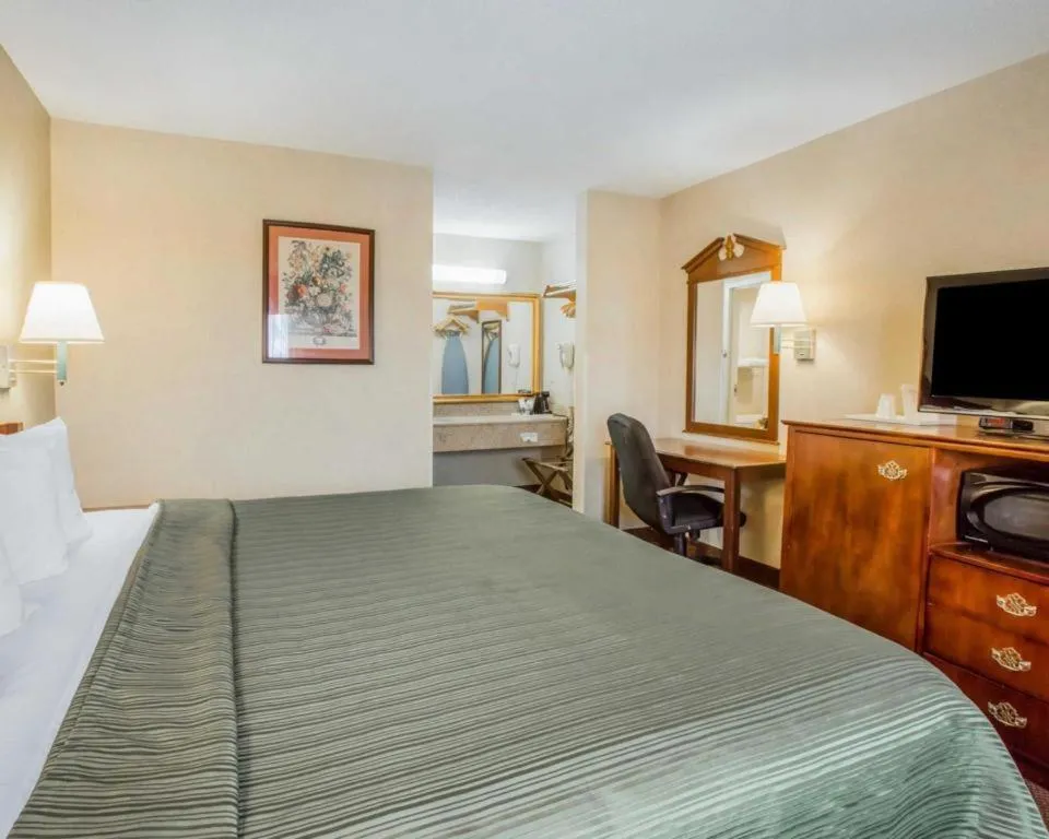 Bed in Quality Inn Reidsville Hwy 29