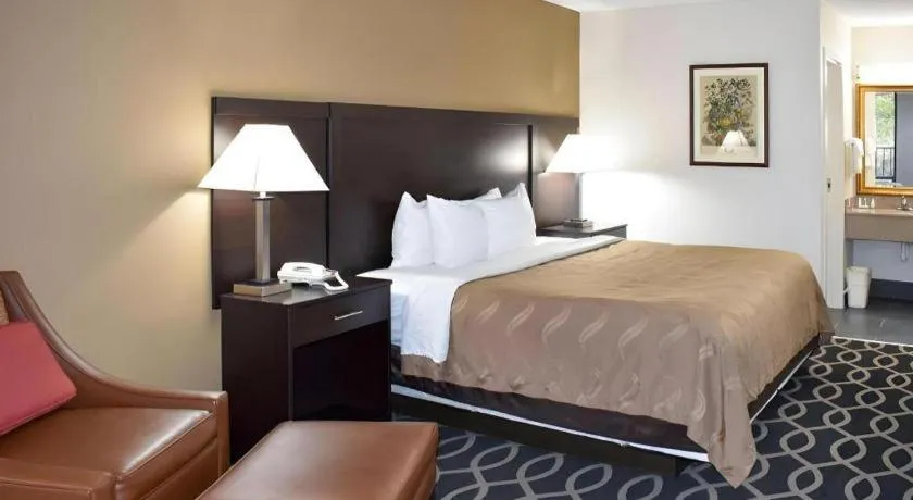 Bed in Quality Inn Reidsville Hwy 29