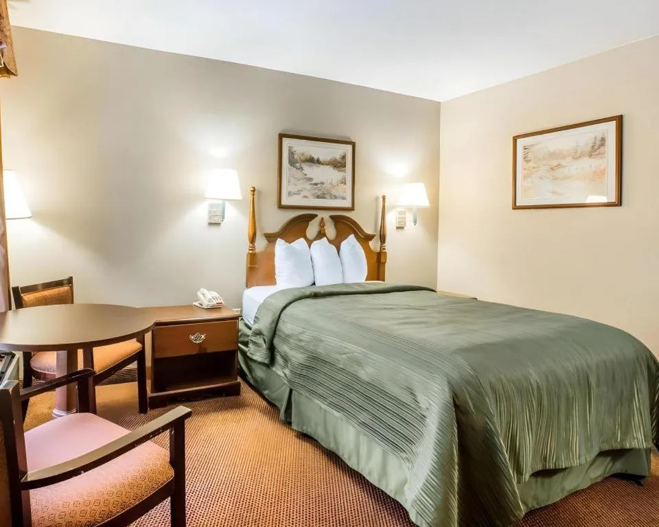 Bed in Quality Inn Reidsville Hwy 29