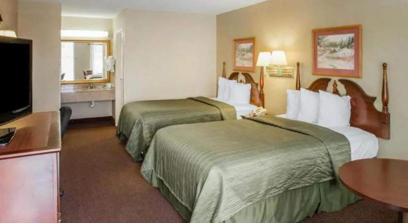 Bed in Quality Inn Reidsville Hwy 29