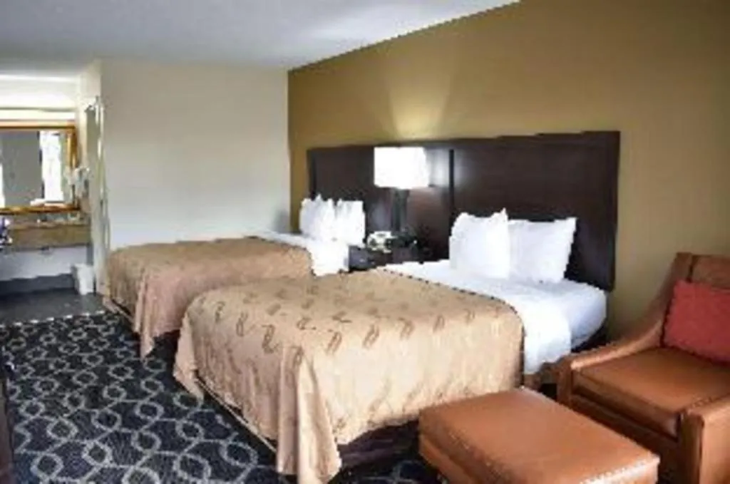 Bed in Quality Inn Reidsville Hwy 29