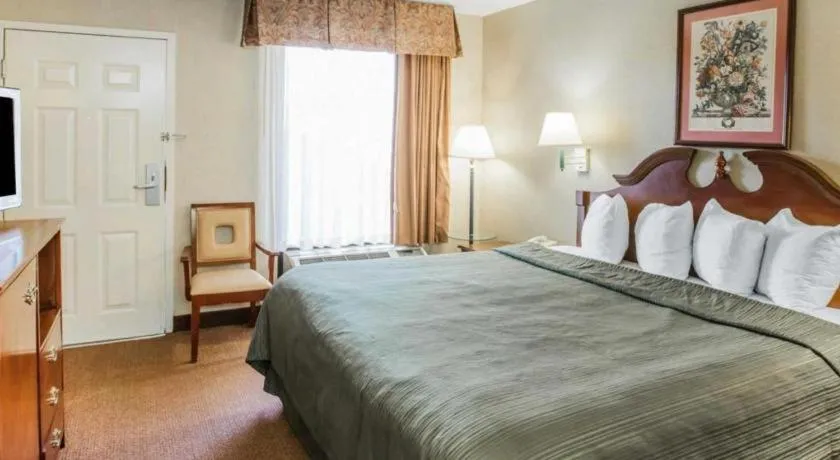Bed in Quality Inn Reidsville Hwy 29