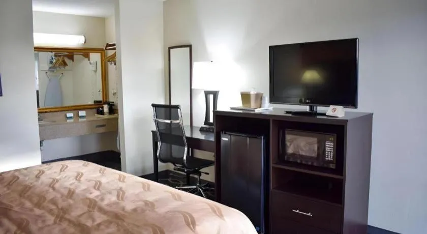 Bed in Quality Inn Reidsville Hwy 29