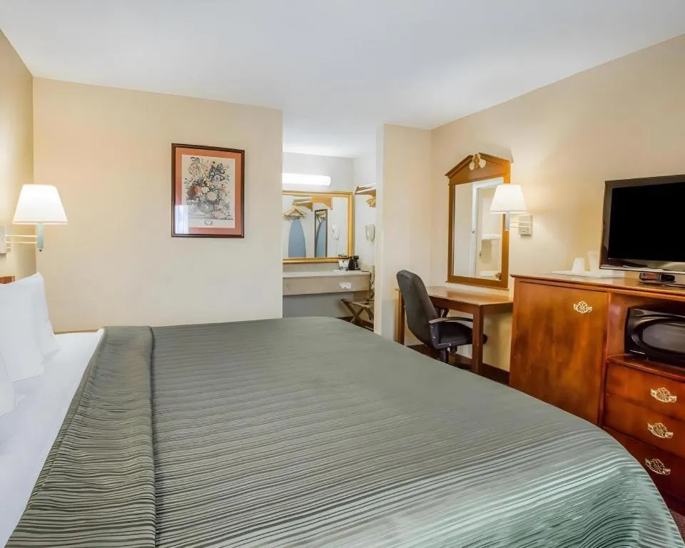 Bed in Quality Inn Reidsville Hwy 29