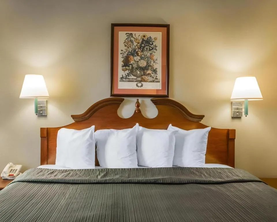 Bed in Quality Inn Reidsville Hwy 29