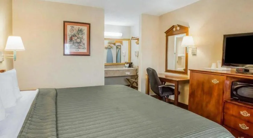 Bed in Quality Inn Reidsville Hwy 29