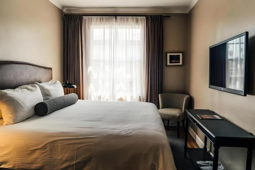 Bed in Hotel Normandie Los Angeles