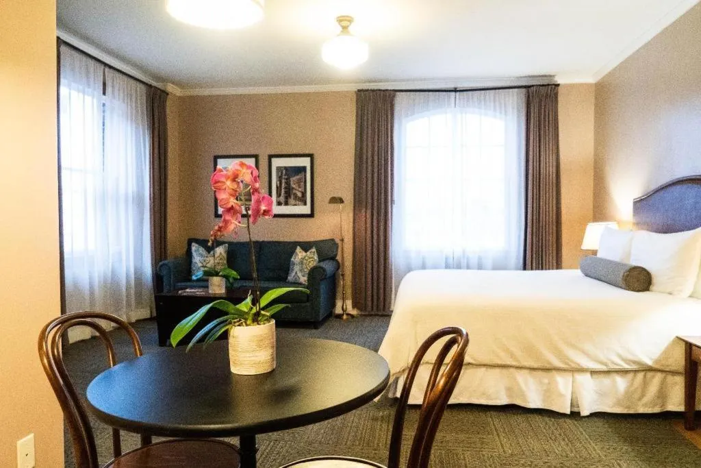 Bed in Hotel Normandie Los Angeles