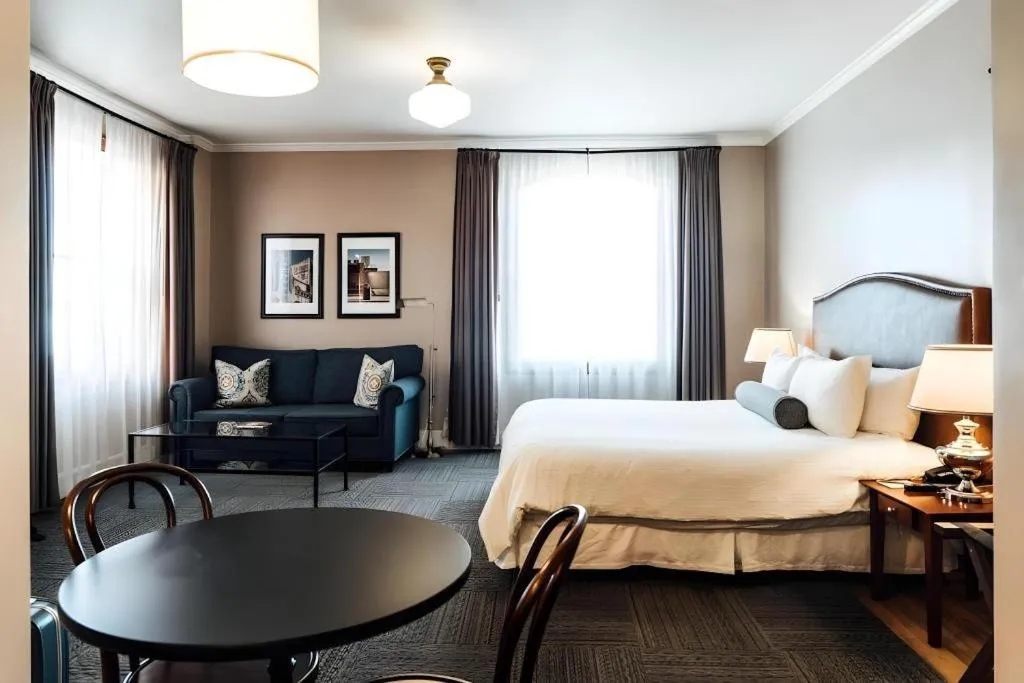 Bed in Hotel Normandie Los Angeles