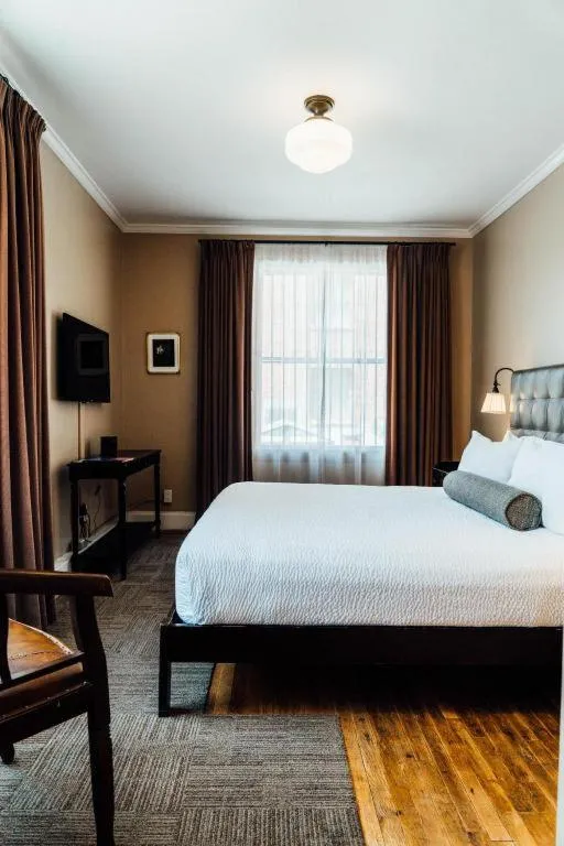 Bed in Hotel Normandie Los Angeles