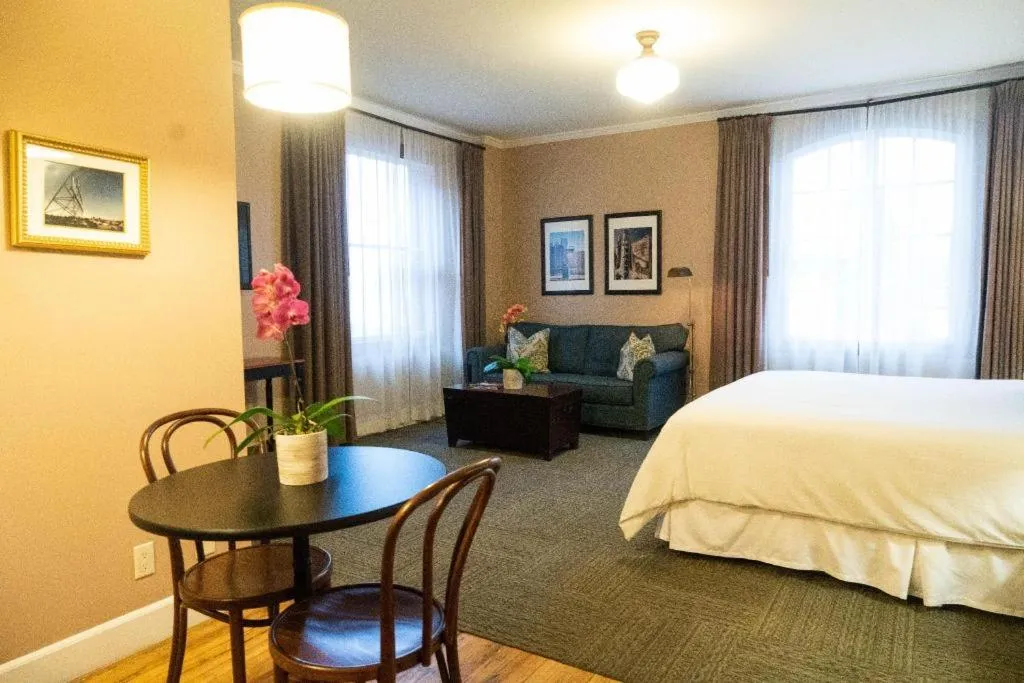 Bed in Hotel Normandie Los Angeles