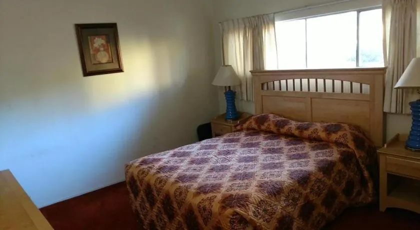 Bed in Highland Gardens Hotel