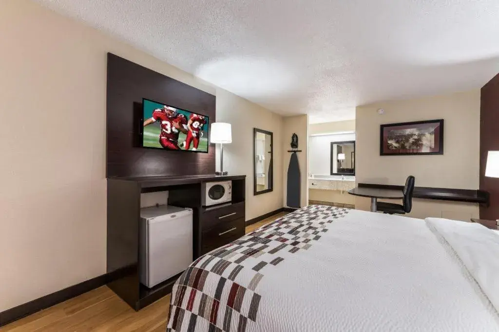 Bed in Red Roof Inn Lexington, NC Bed in Red Roof Inn Lexington, NC