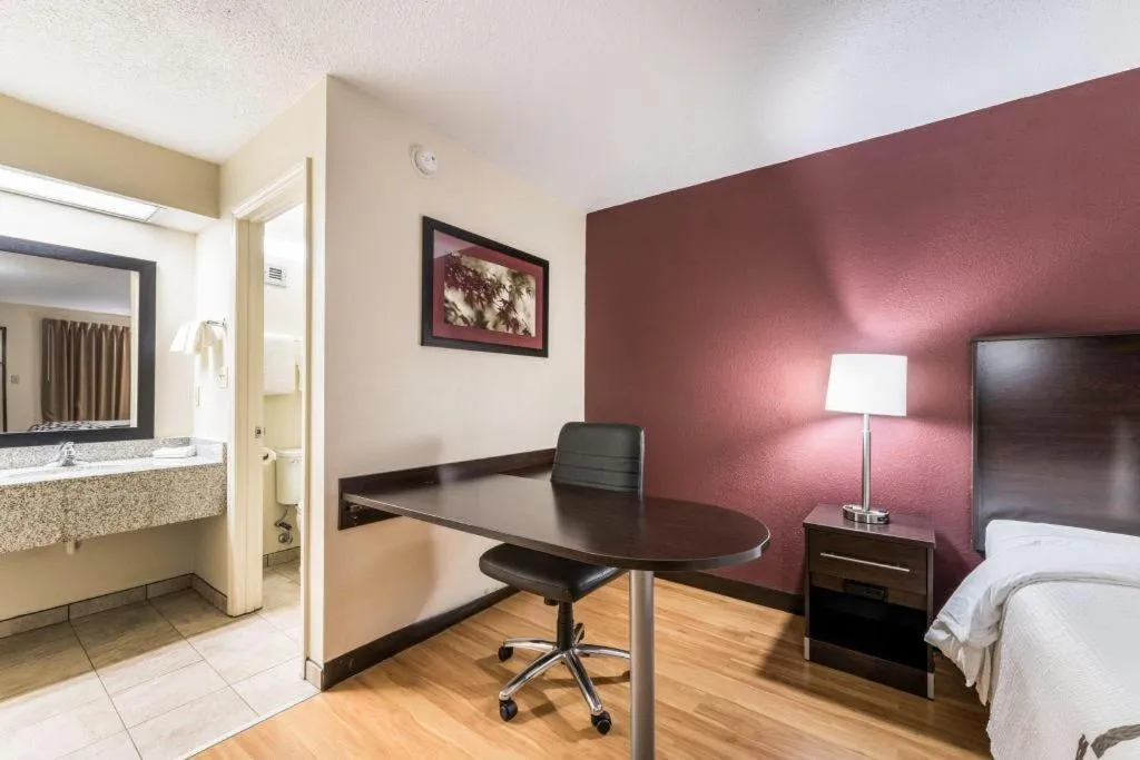 Bed in Red Roof Inn Lexington, NC