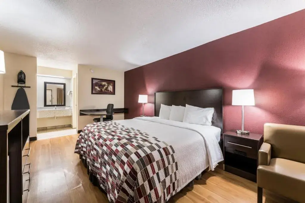 Bed in Red Roof Inn Lexington, NC Bed in Red Roof Inn Lexington, NC