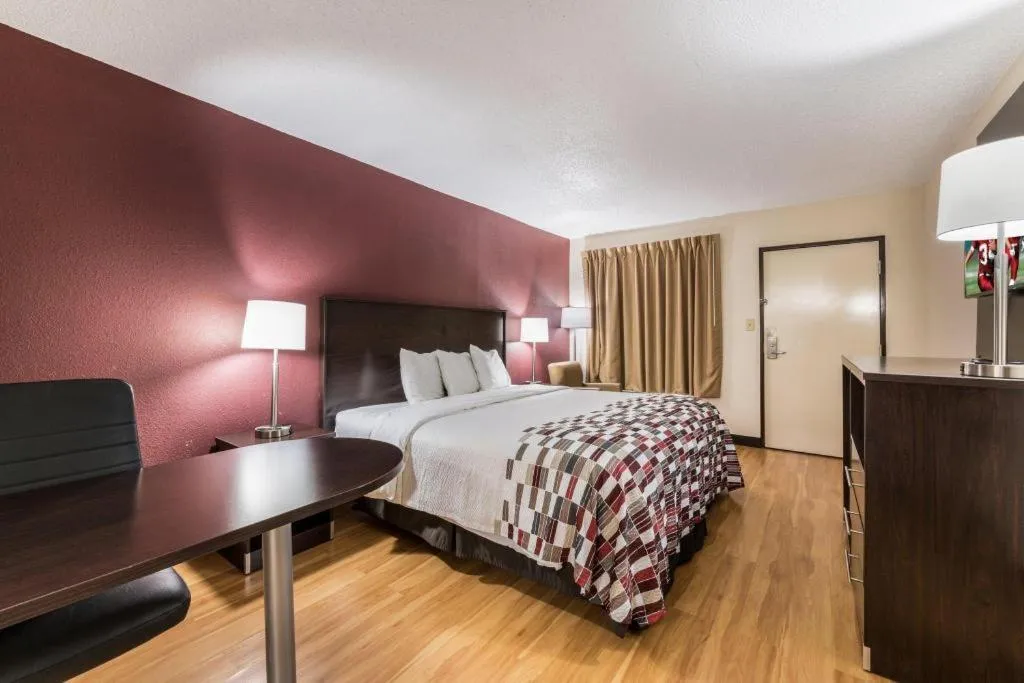 Bed in Red Roof Inn Lexington, NC