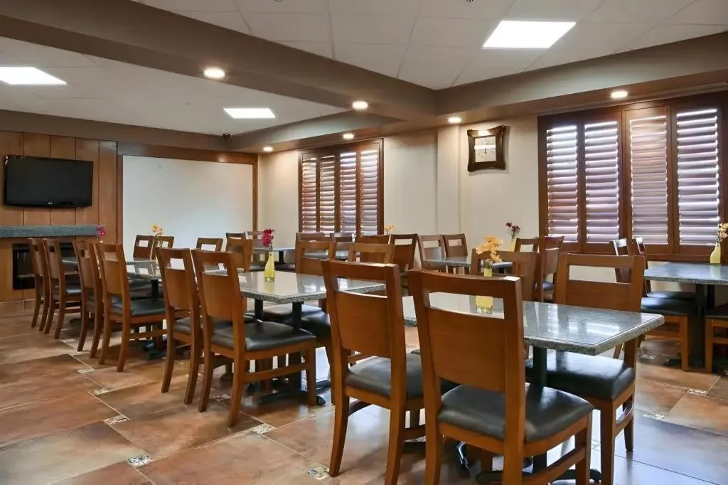 Days Inn by Wyndham Redwater