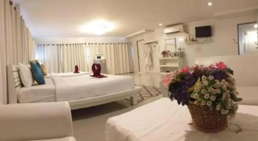 Bed in Chic Hotel Suratthani