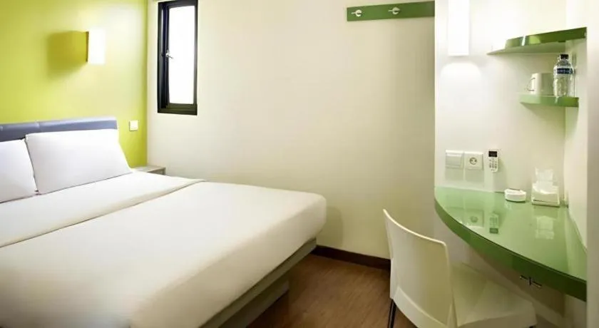 Bed in Amaris Hotel Panglima Polim 1