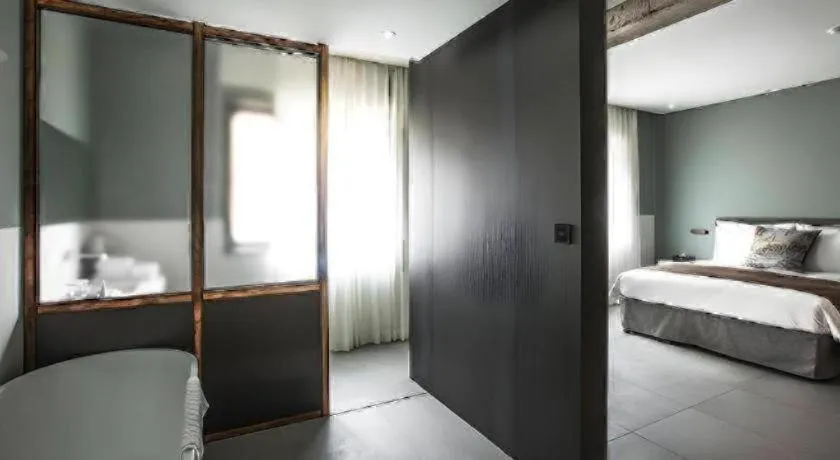 Bed in Everrich Hotel