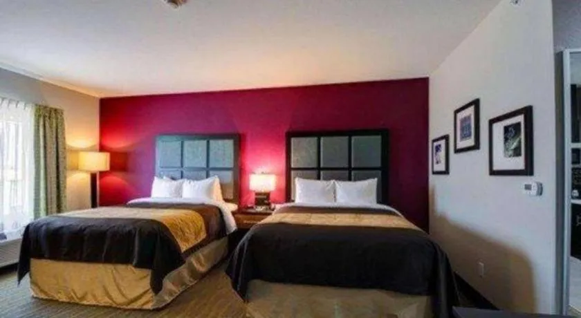 Bed in Comfort Inn & Suites Tulsa I-44 West - Rt 66