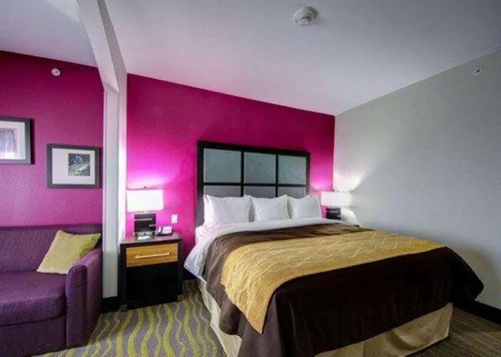 Bed in Comfort Inn & Suites Tulsa I-44 West - Rt 66