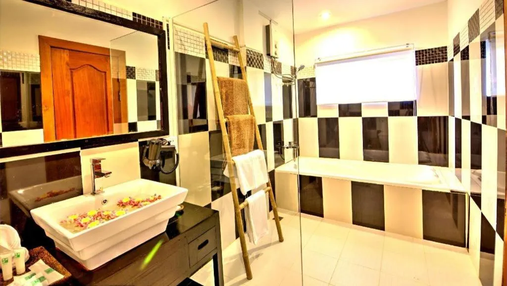 Bed in La Residence Blanc D' Angkor