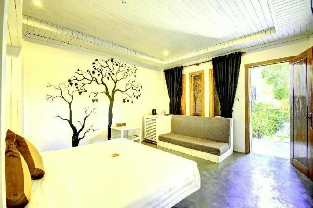 Bed in La Residence Blanc D' Angkor