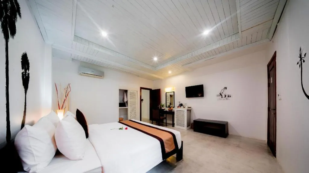 Bed in La Residence Blanc D' Angkor