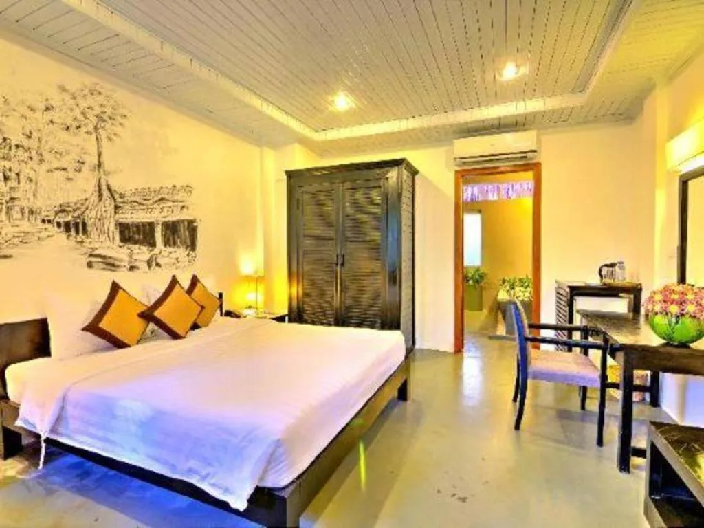 Bed in La Residence Blanc D' Angkor