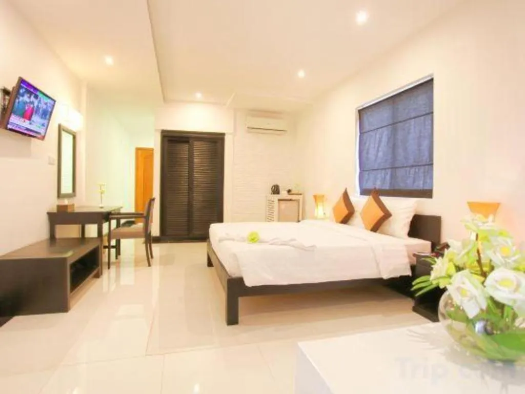 Bed in La Residence Blanc D' Angkor