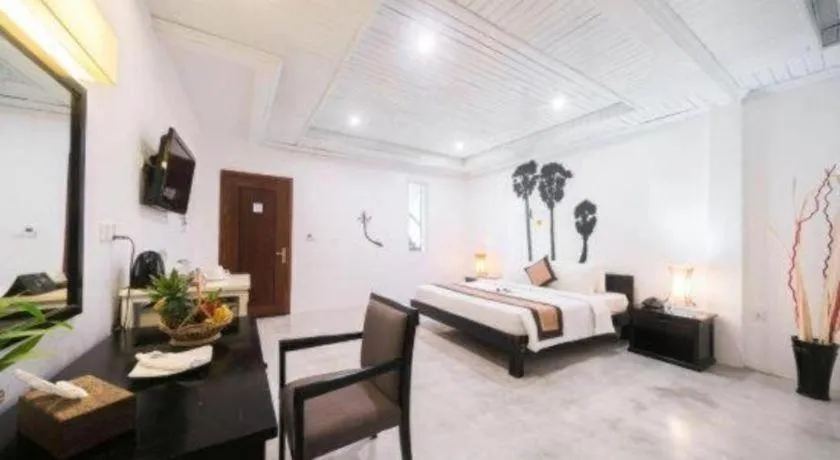 Bed in La Residence Blanc D' Angkor