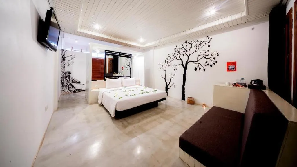 Bed in La Residence Blanc D' Angkor