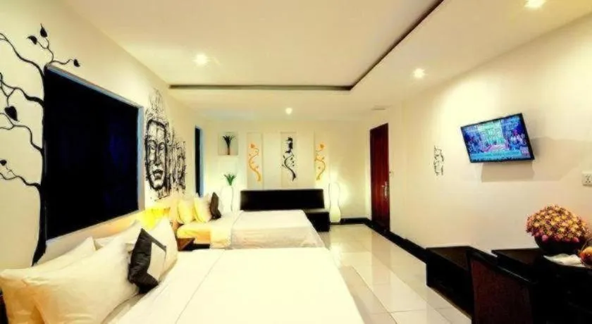 Bed in La Residence Blanc D' Angkor