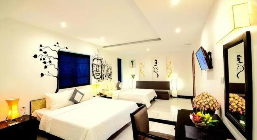 Bed in La Residence Blanc D' Angkor