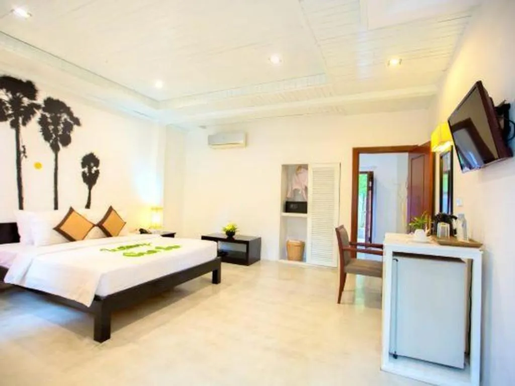 Bed in La Residence Blanc D' Angkor