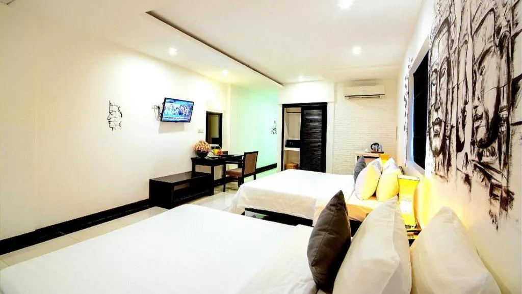 Bed in La Residence Blanc D' Angkor