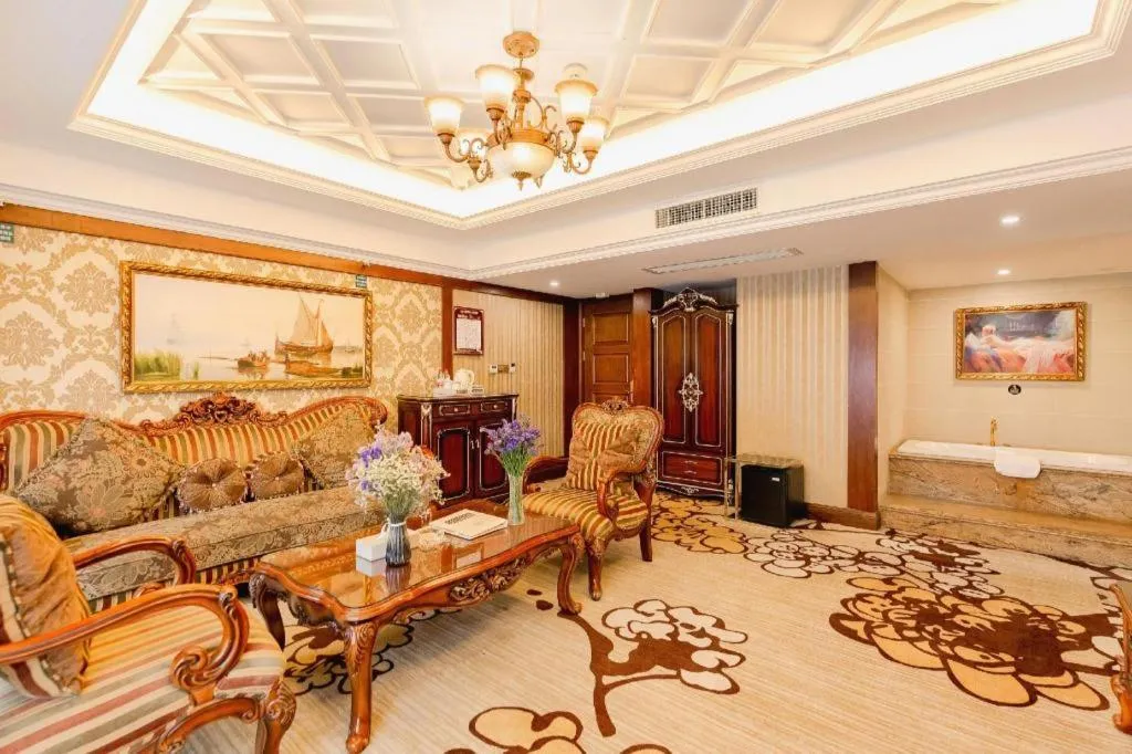 Chengdu French Theme Gold Palace