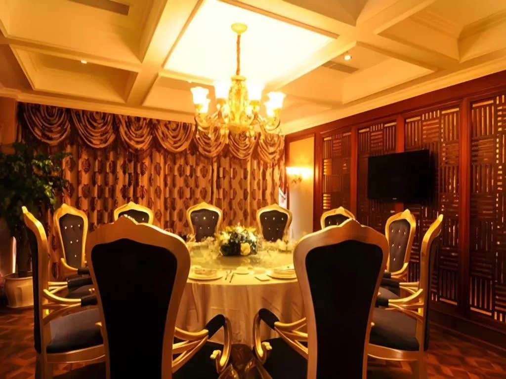 Chengdu French Theme Gold Palace