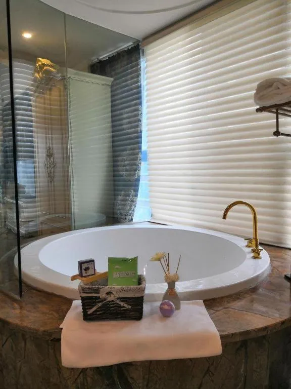 Chengdu French Theme Gold Palace