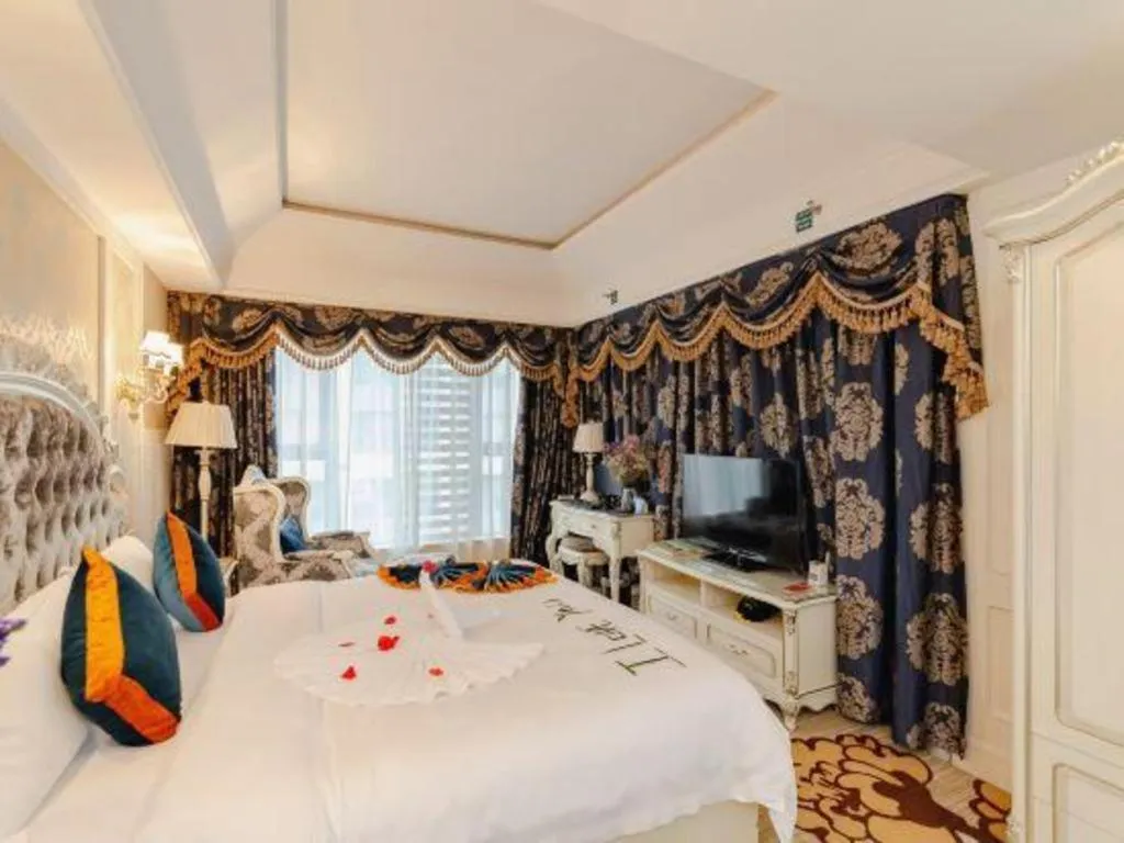 Bed in Chengdu French Theme Gold Palace