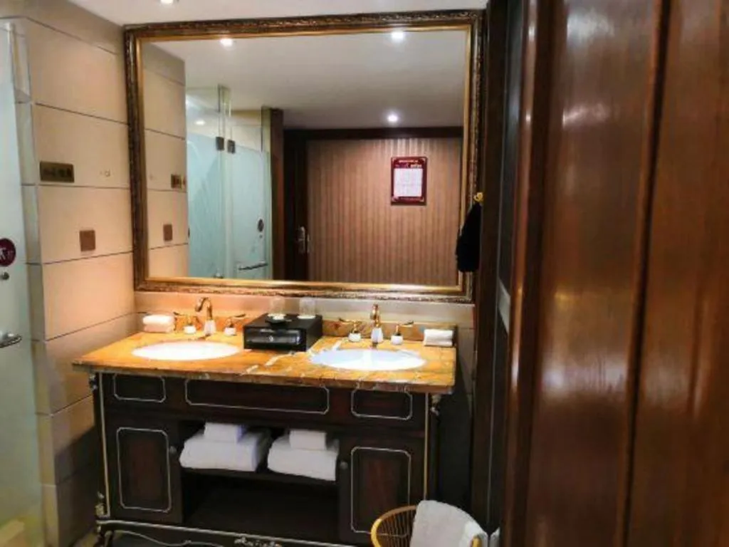 Chengdu French Theme Gold Palace