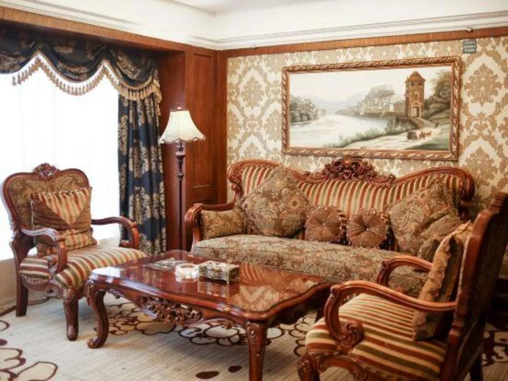 Chengdu French Theme Gold Palace