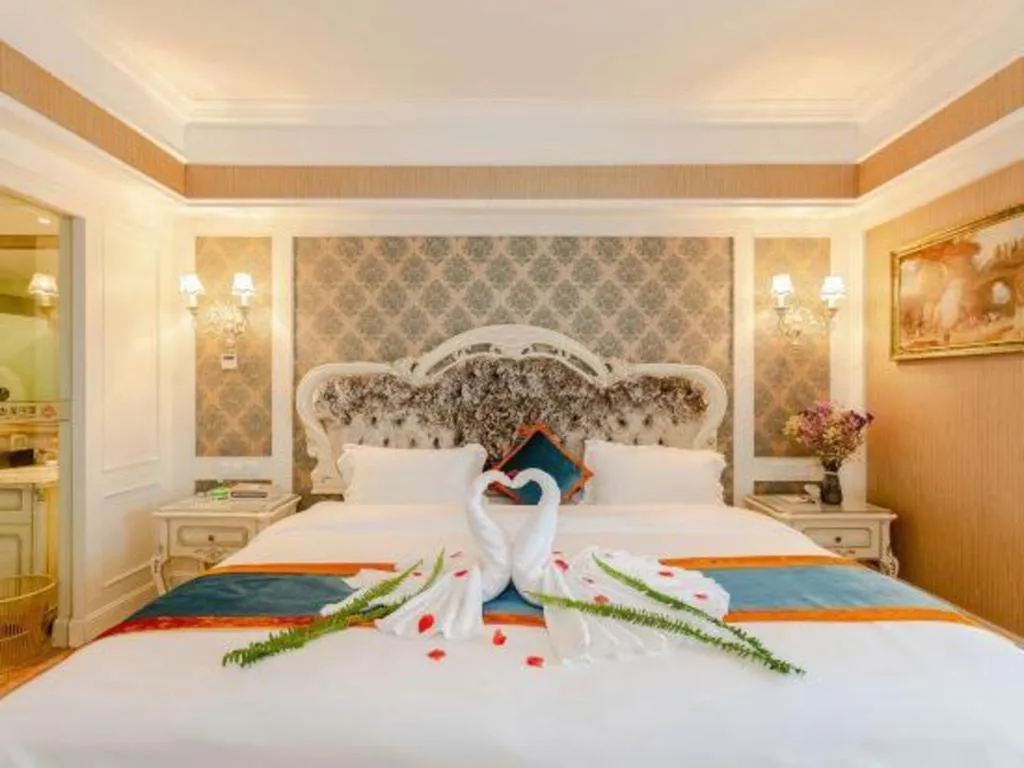 Bed in Chengdu French Theme Gold Palace